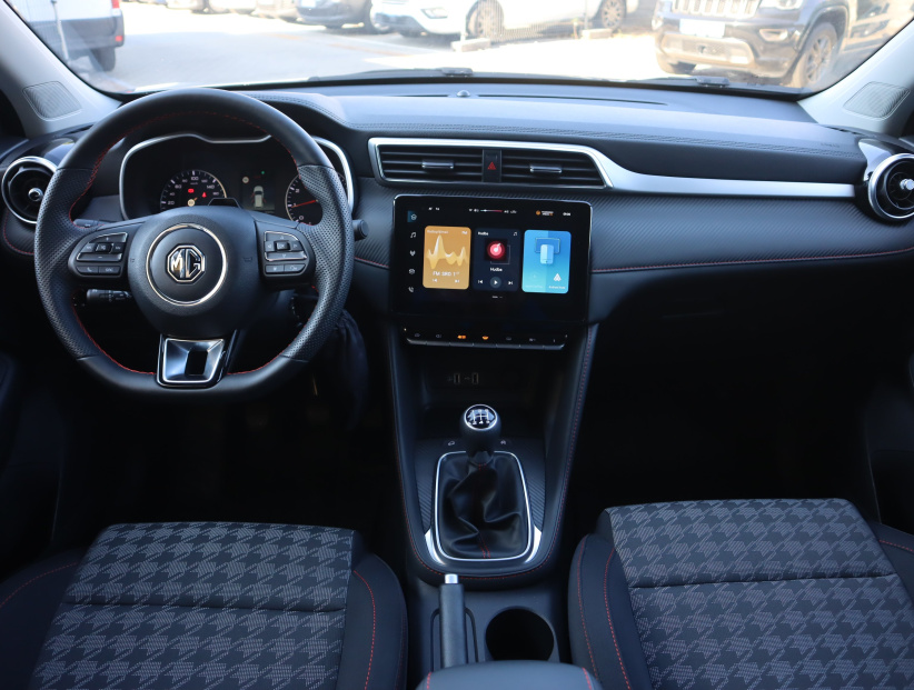 MG ZS SUV, 2025