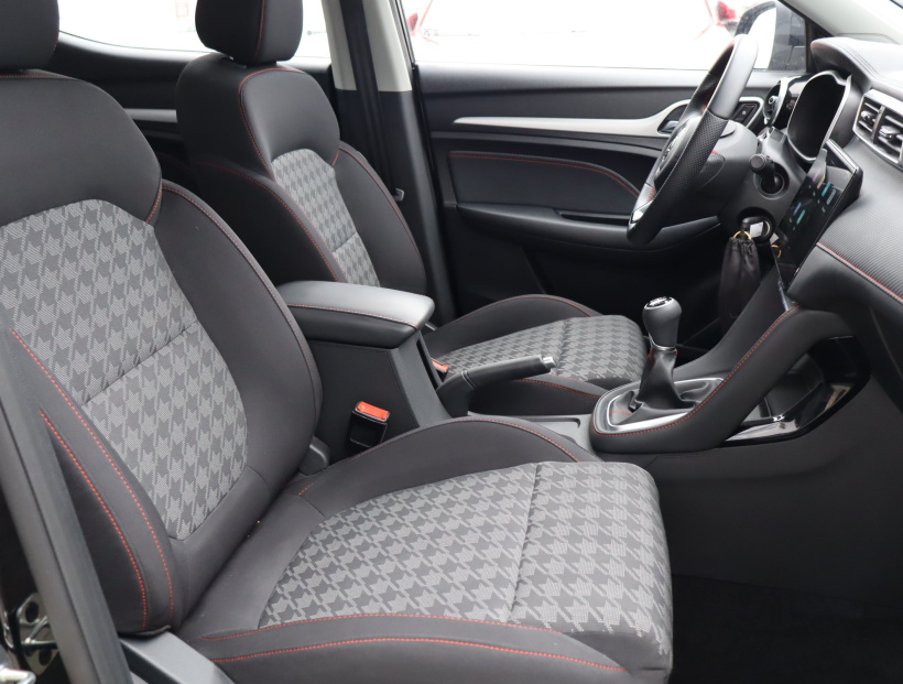 MG ZS SUV, 2025