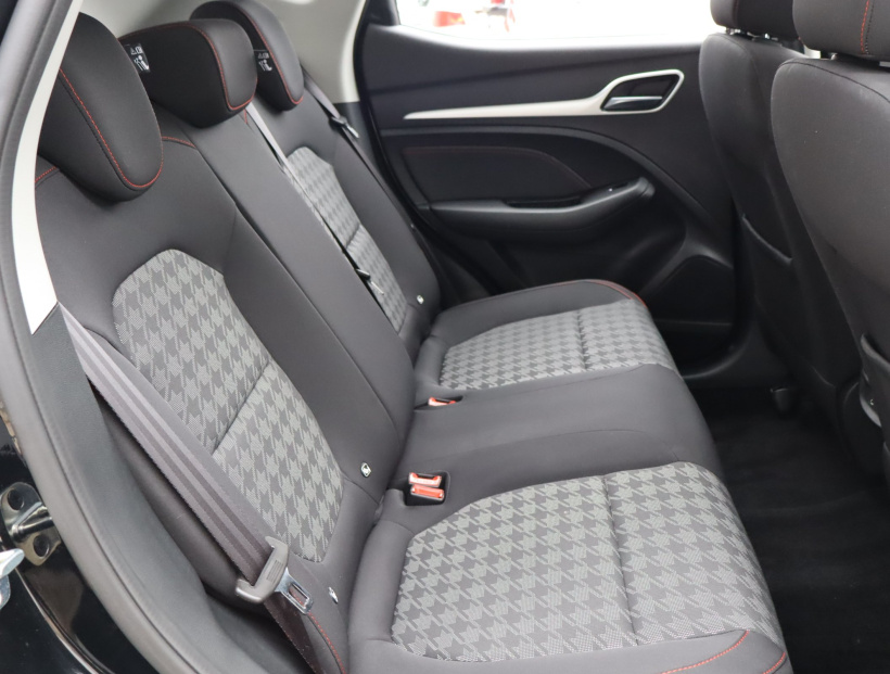 MG ZS SUV, 2025