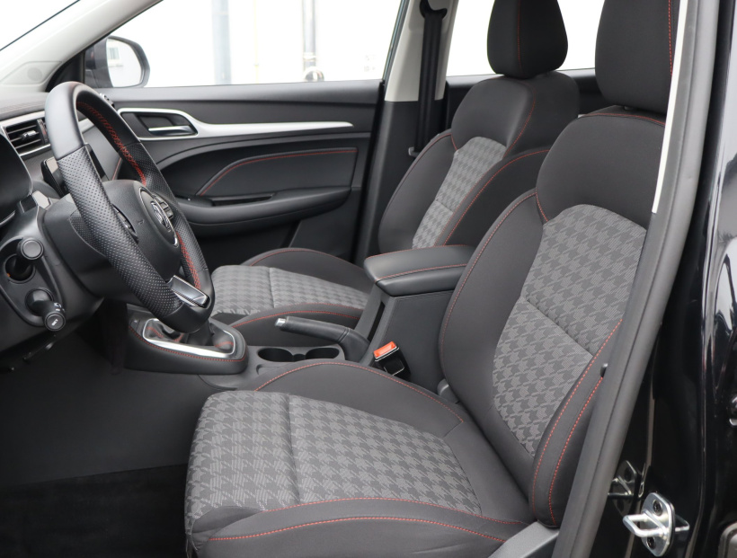 MG ZS SUV, 2025