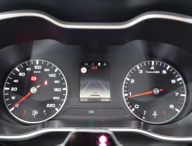 MG ZS SUV, 2025
