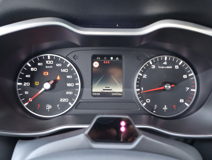 MG ZS SUV, 2025