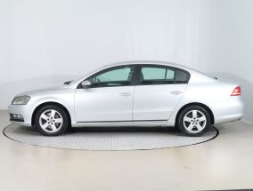 Volkswagen Passat - 2011
