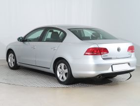 Volkswagen Passat - 2011