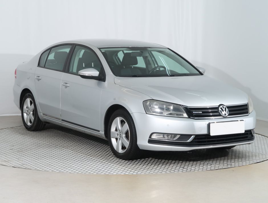 Volkswagen Passat - 2011
