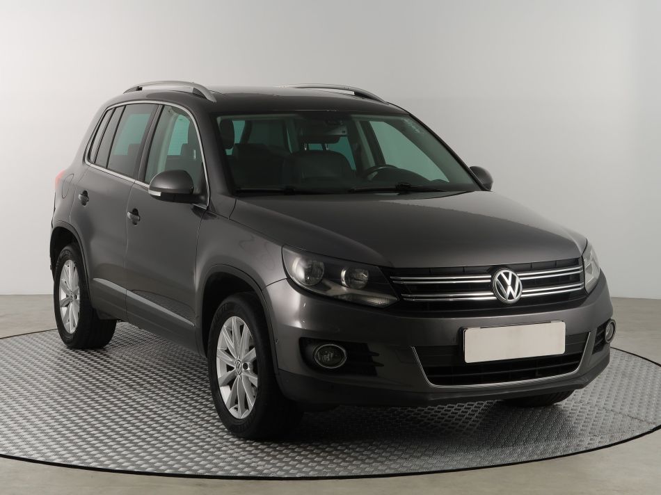 Volkswagen Tiguan - 2012