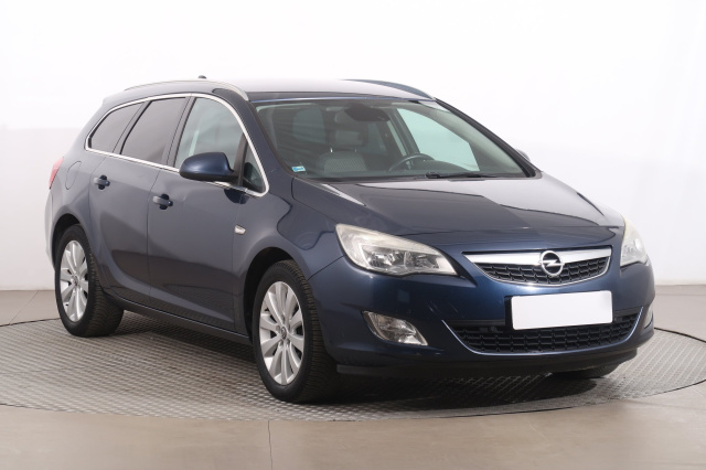Opel Astra, 2011