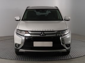 Mitsubishi Outlander - 2016