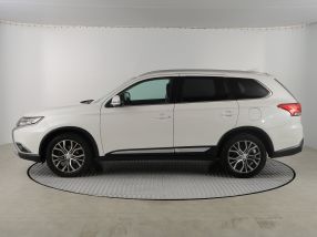 Mitsubishi Outlander - 2016