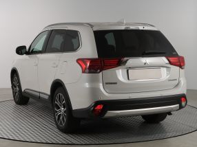 Mitsubishi Outlander - 2016