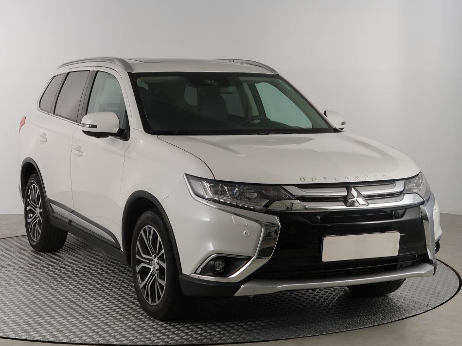 Mitsubishi Outlander - 2016