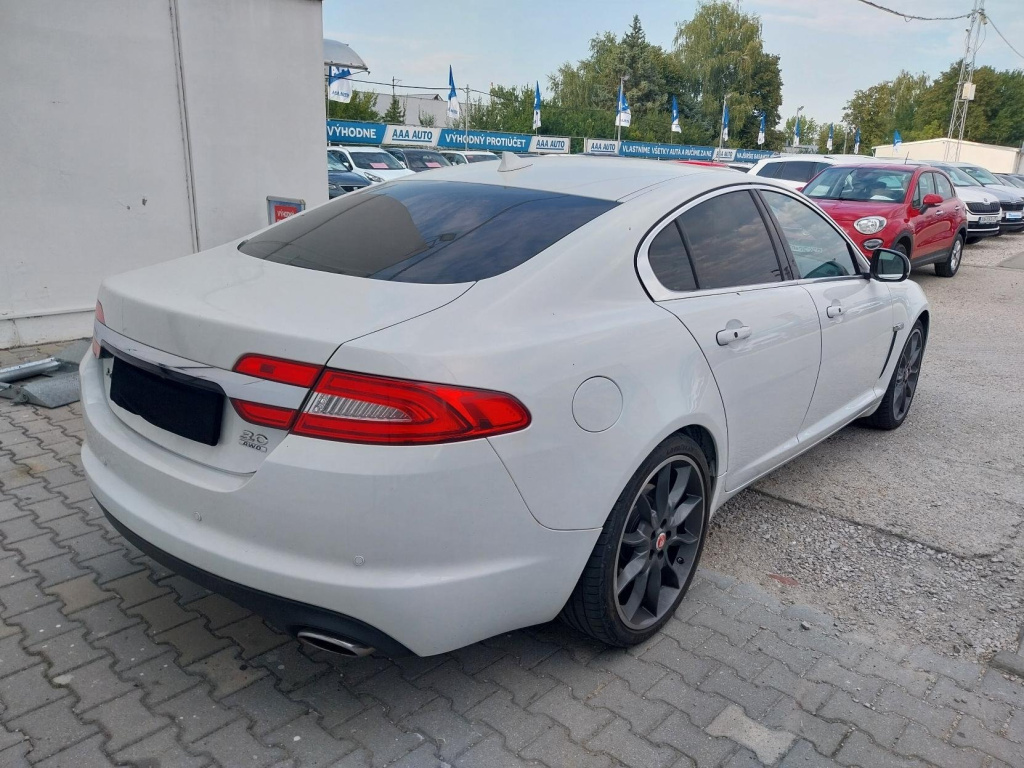 Jaguar XF