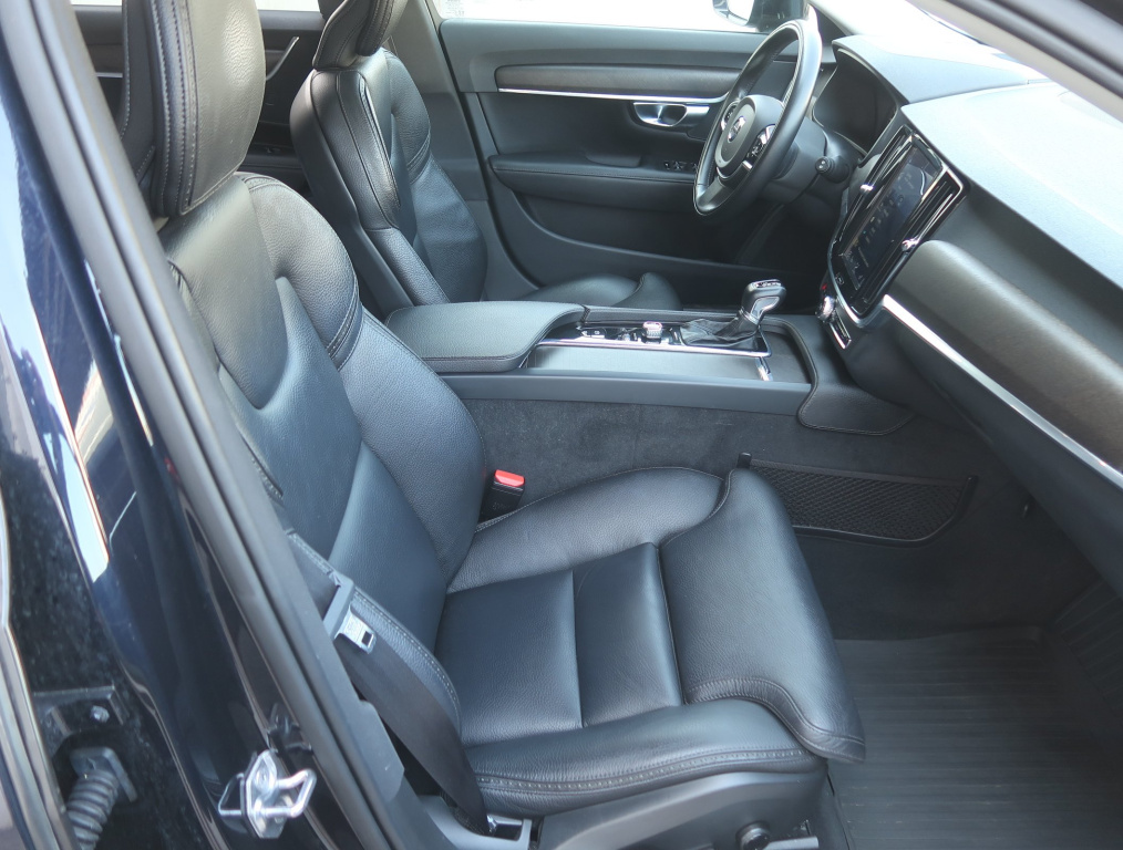 Volvo V90 Cross Country