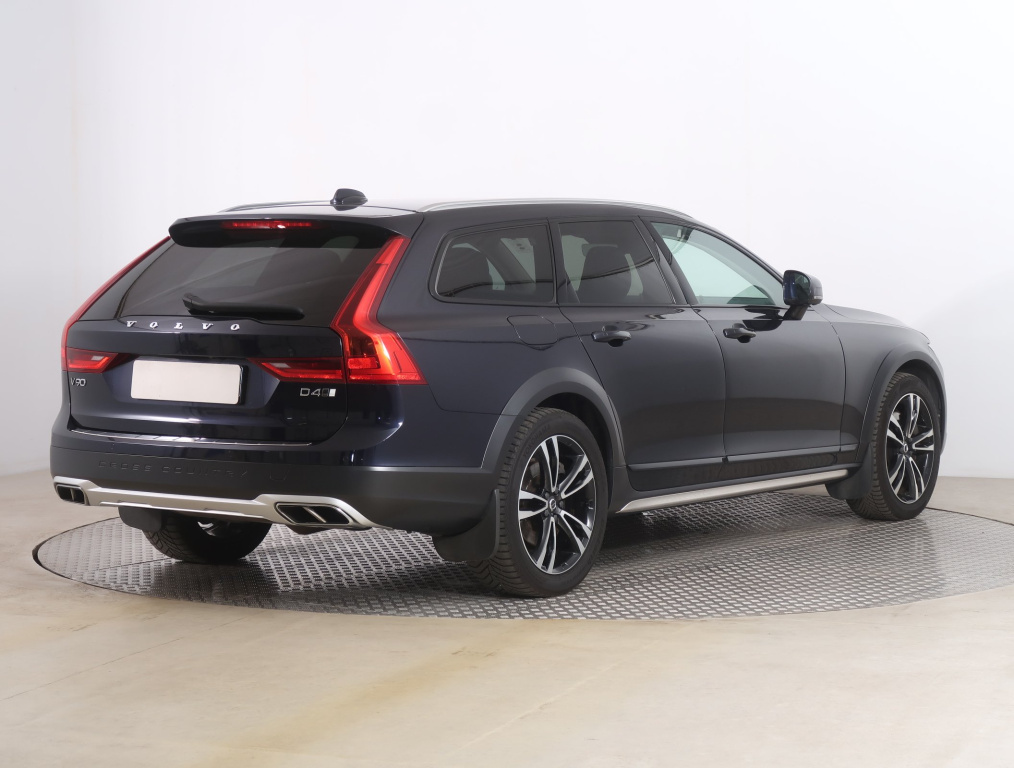Volvo V90 Cross Country
