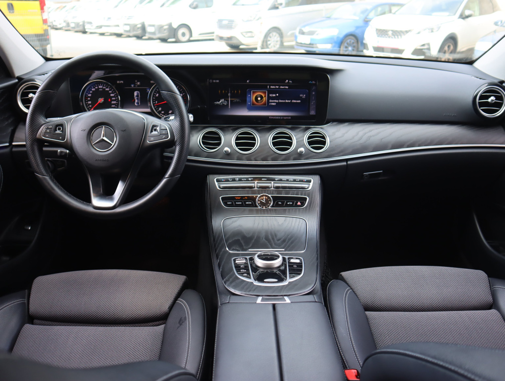 Mercedes-Benz E