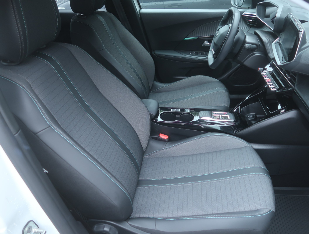 Peugeot e-2008