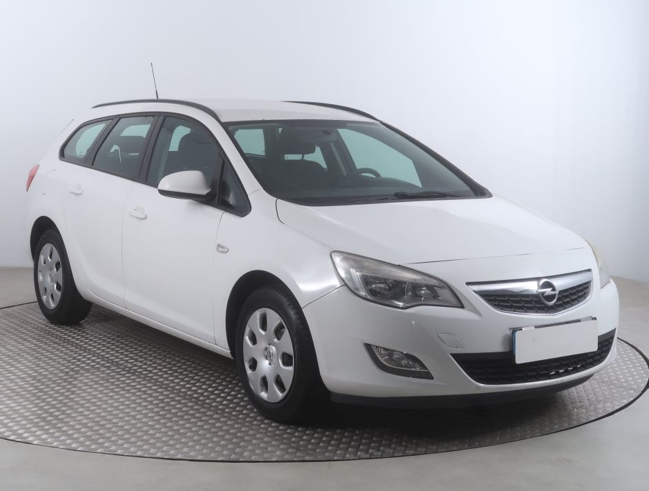 Opel Astra - 2012