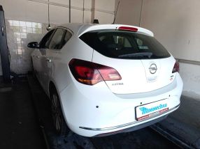 Opel Astra - 2012