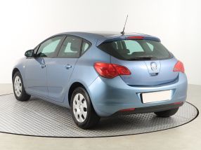 Opel Astra - 2012