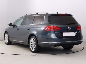 Volkswagen Passat - 2011