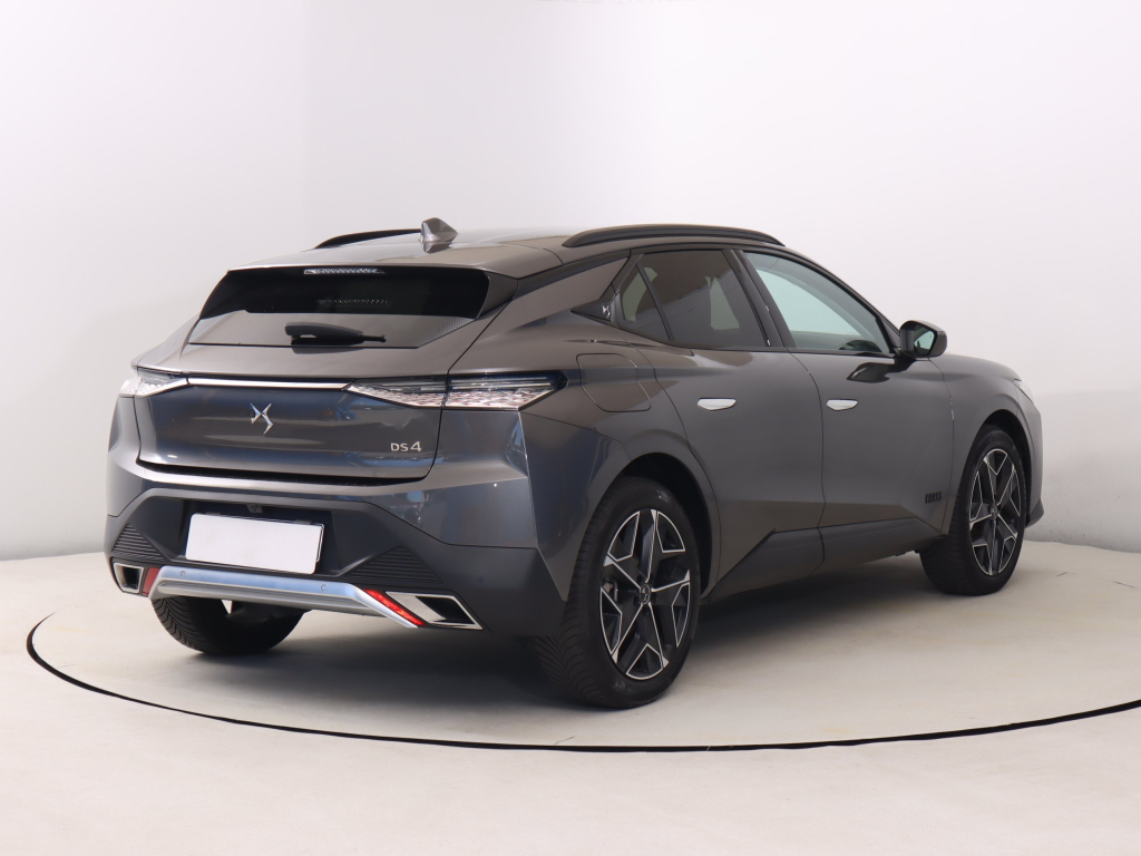 DS 4