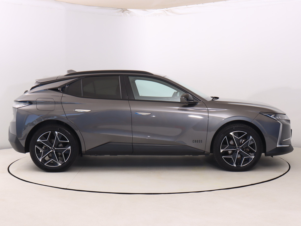 DS 4