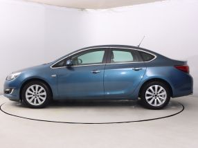 Opel Astra - 2013