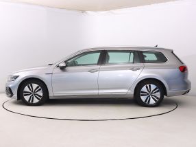 Volkswagen Passat - 2021