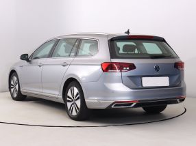 Volkswagen Passat - 2021