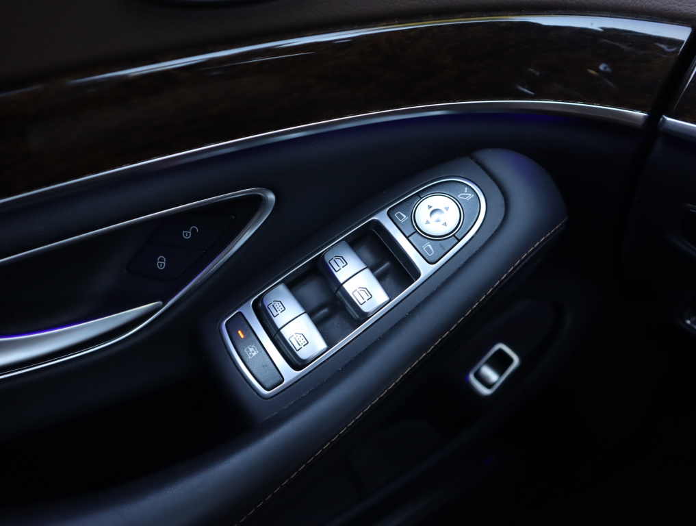 Mercedes-Benz S