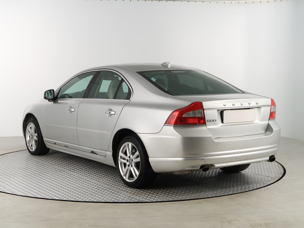 Volvo S80