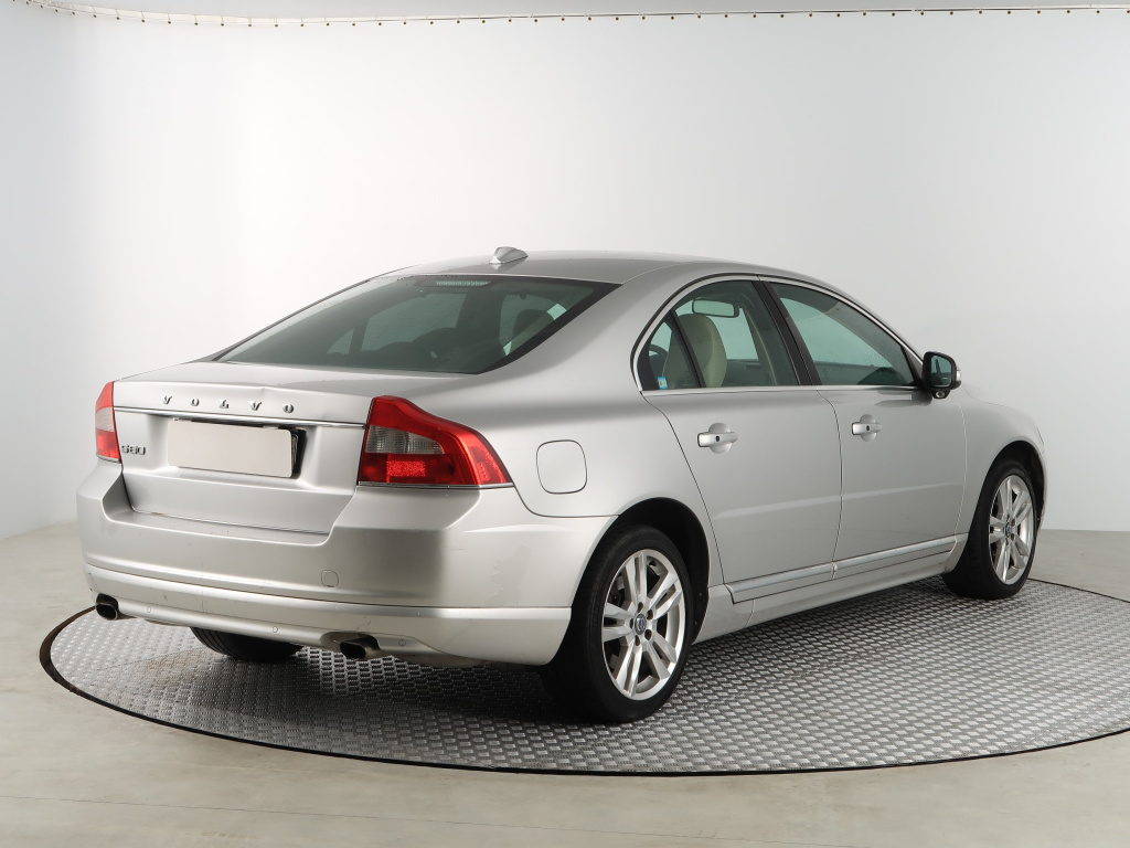 Volvo S80