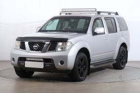 Nissan Pathfinder - 2008