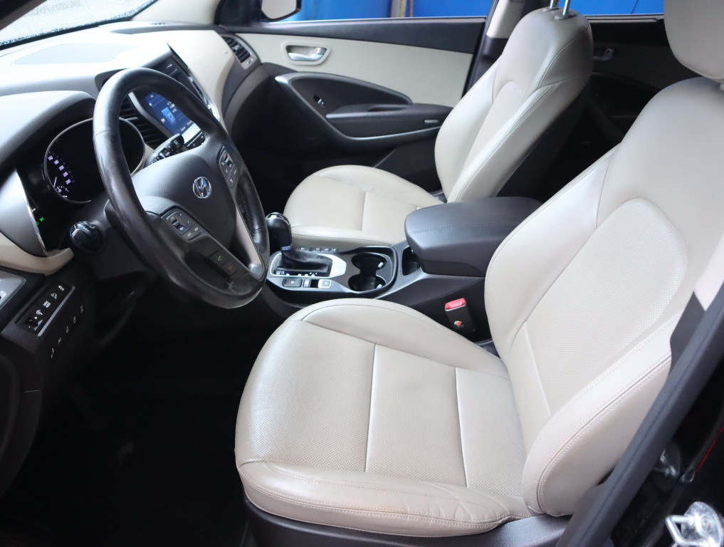 Hyundai Grand Santa Fe