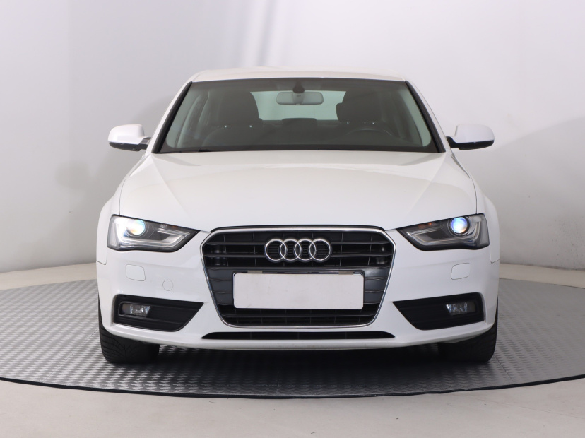 Audi A4, 2015