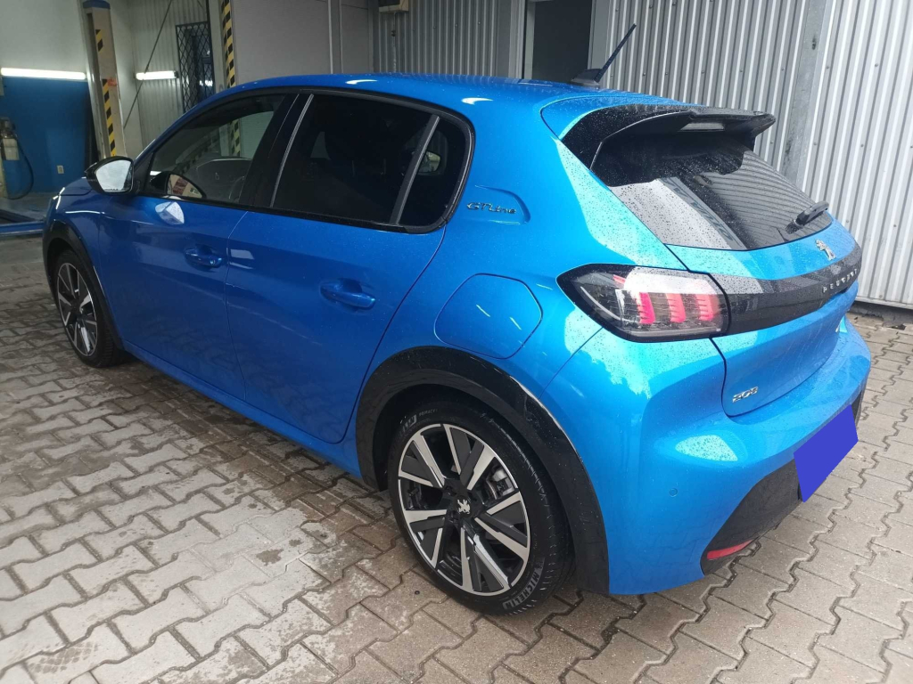 Peugeot 208