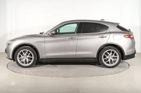 Alfa Romeo Stelvio - 2017