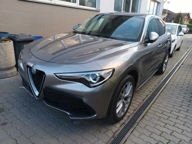 Alfa Romeo Stelvio 2017