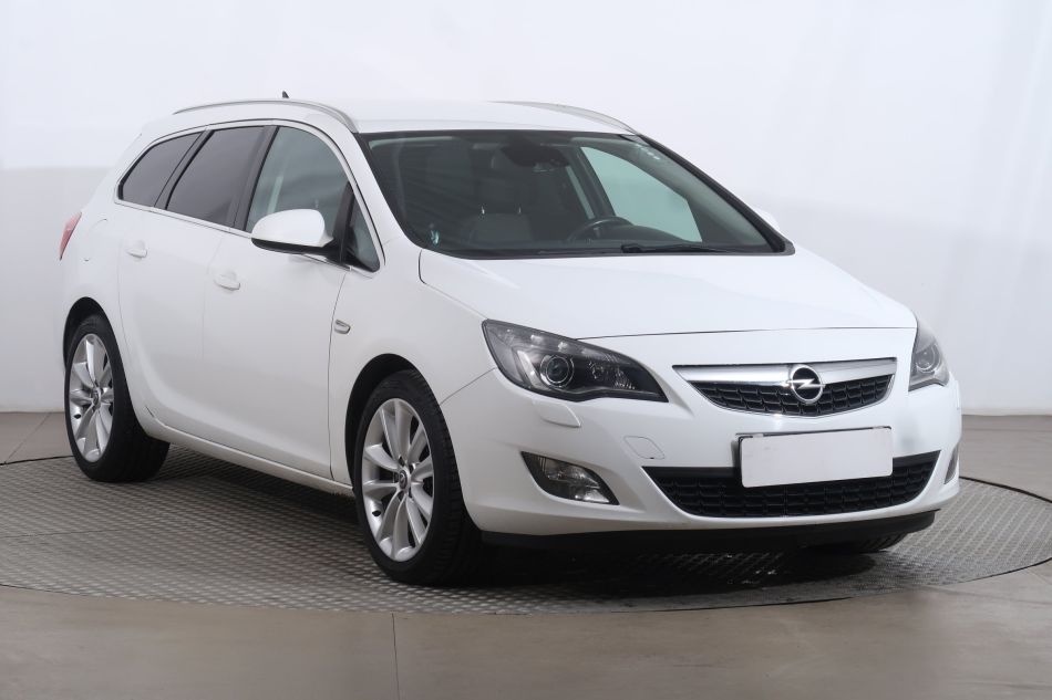 Opel Astra - 2012