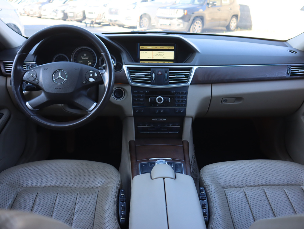 Mercedes-Benz E