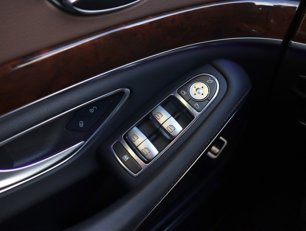 Mercedes-Benz S
