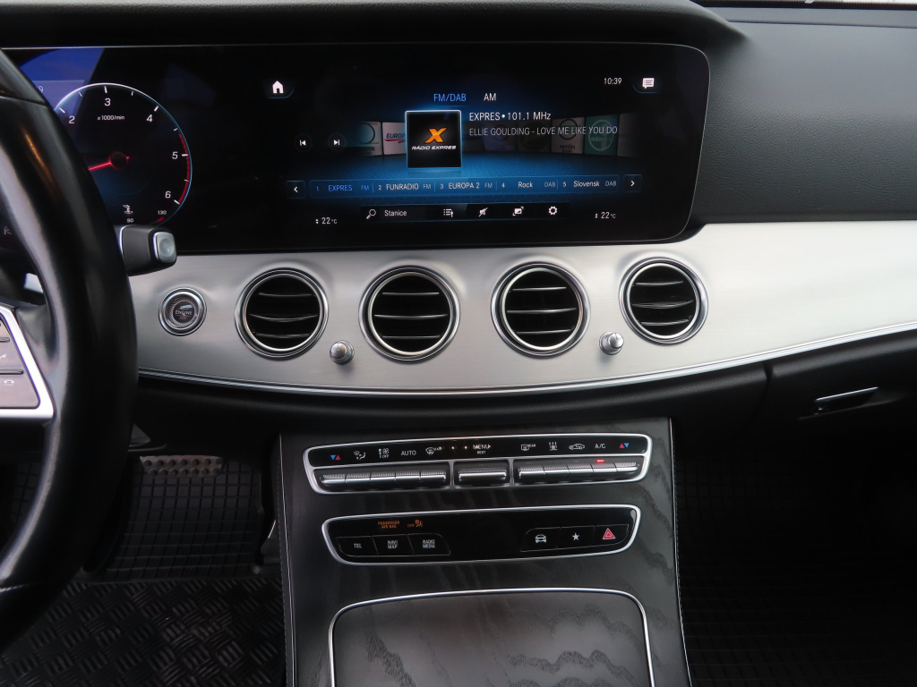 Mercedes-Benz E