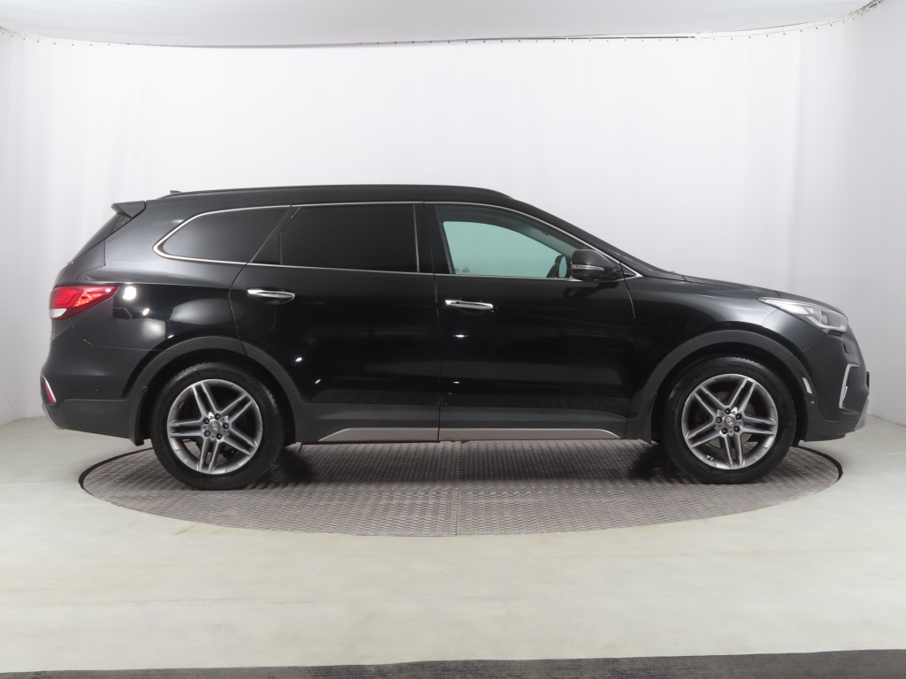 Hyundai Grand Santa Fe