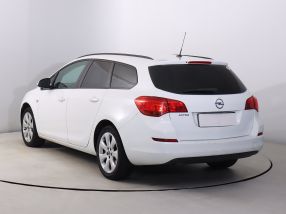 Opel Astra - 2011
