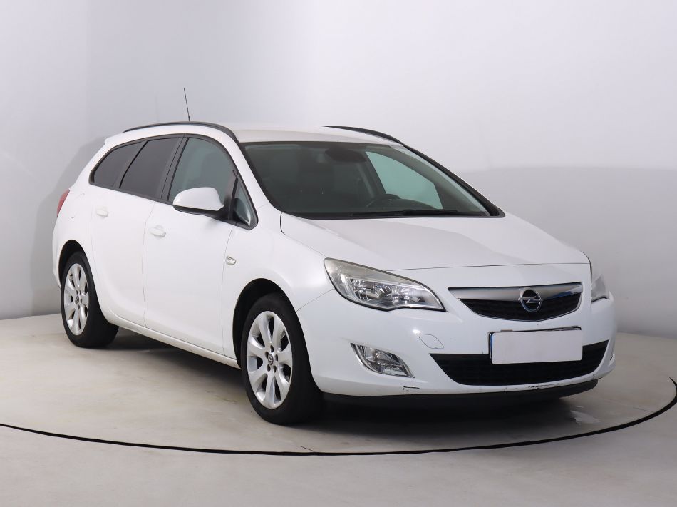 Opel Astra - 2011