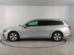 Volkswagen Passat - 2021