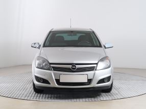 Opel Astra - 2011