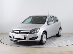 Opel Astra - 2011
