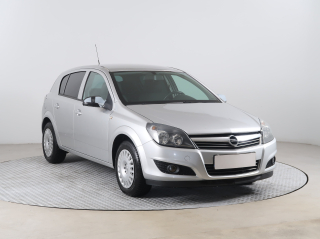 Opel Astra, 2011