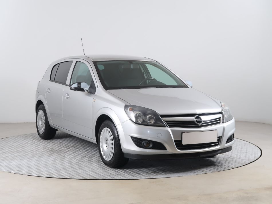 Opel Astra - 2011